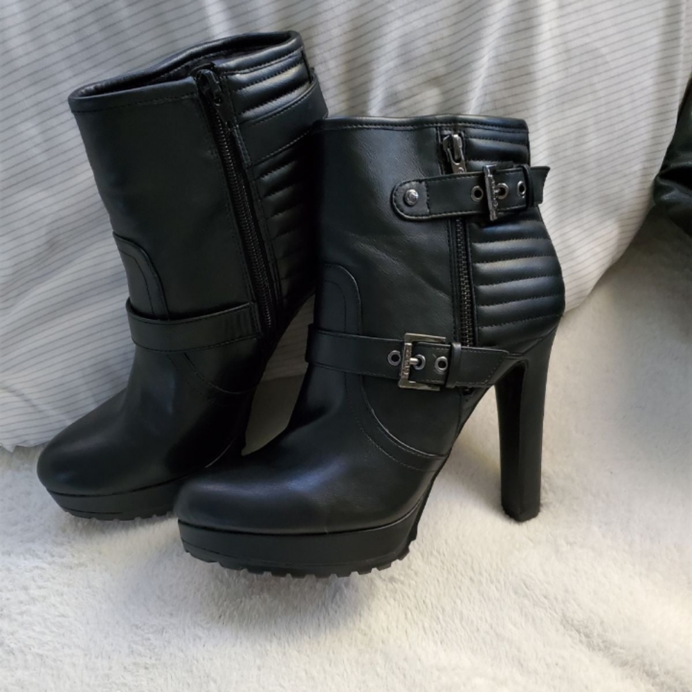 GUESS PLATFORM BOOTIES